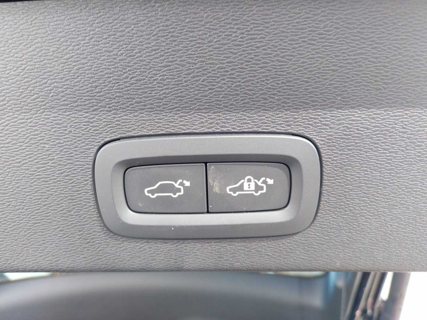 Volvo  Plus Recharge Pure Electric 2WD