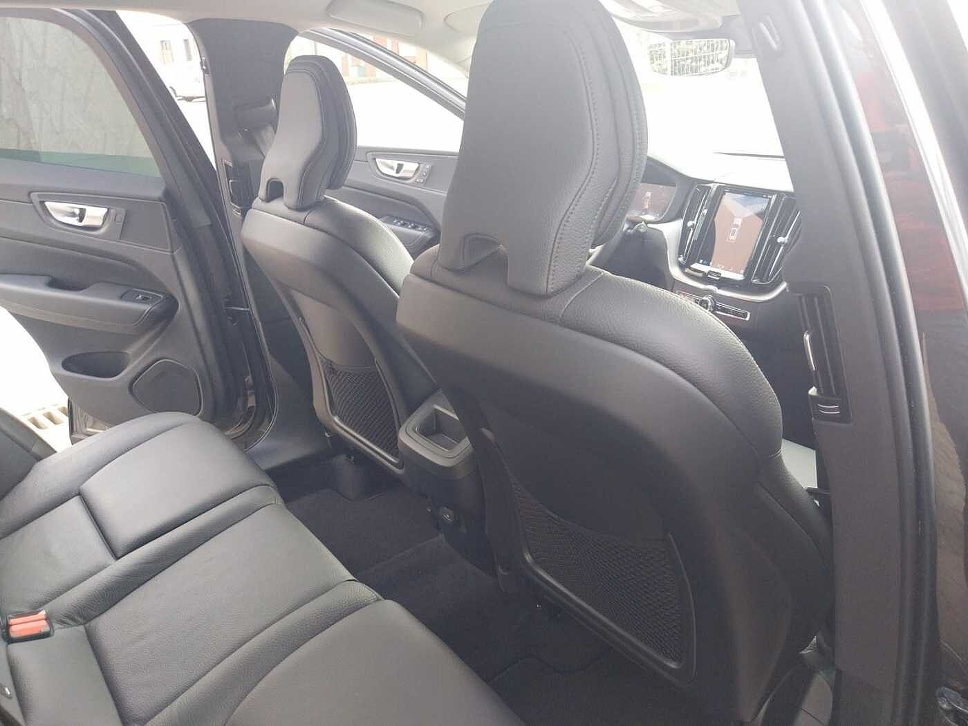 Volvo  B4 Plus Dark 2WD, AHK, ACC