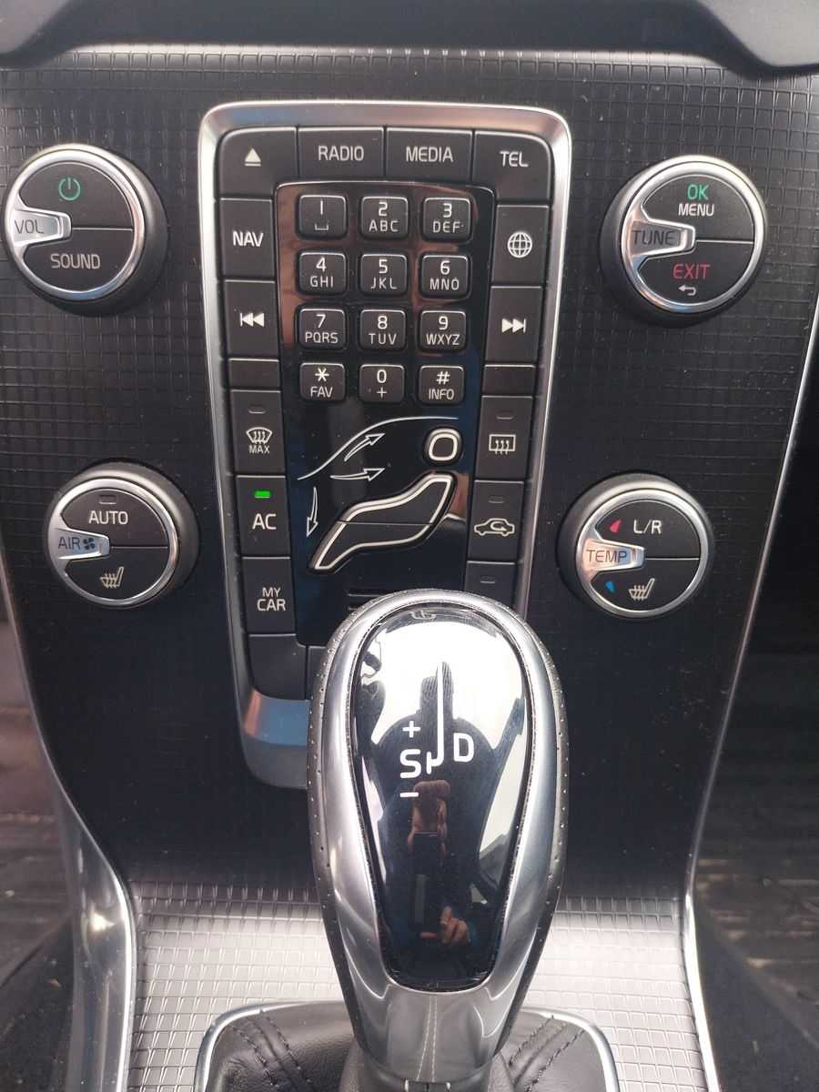 Volvo  D3 R-Design, Automatik, LED
