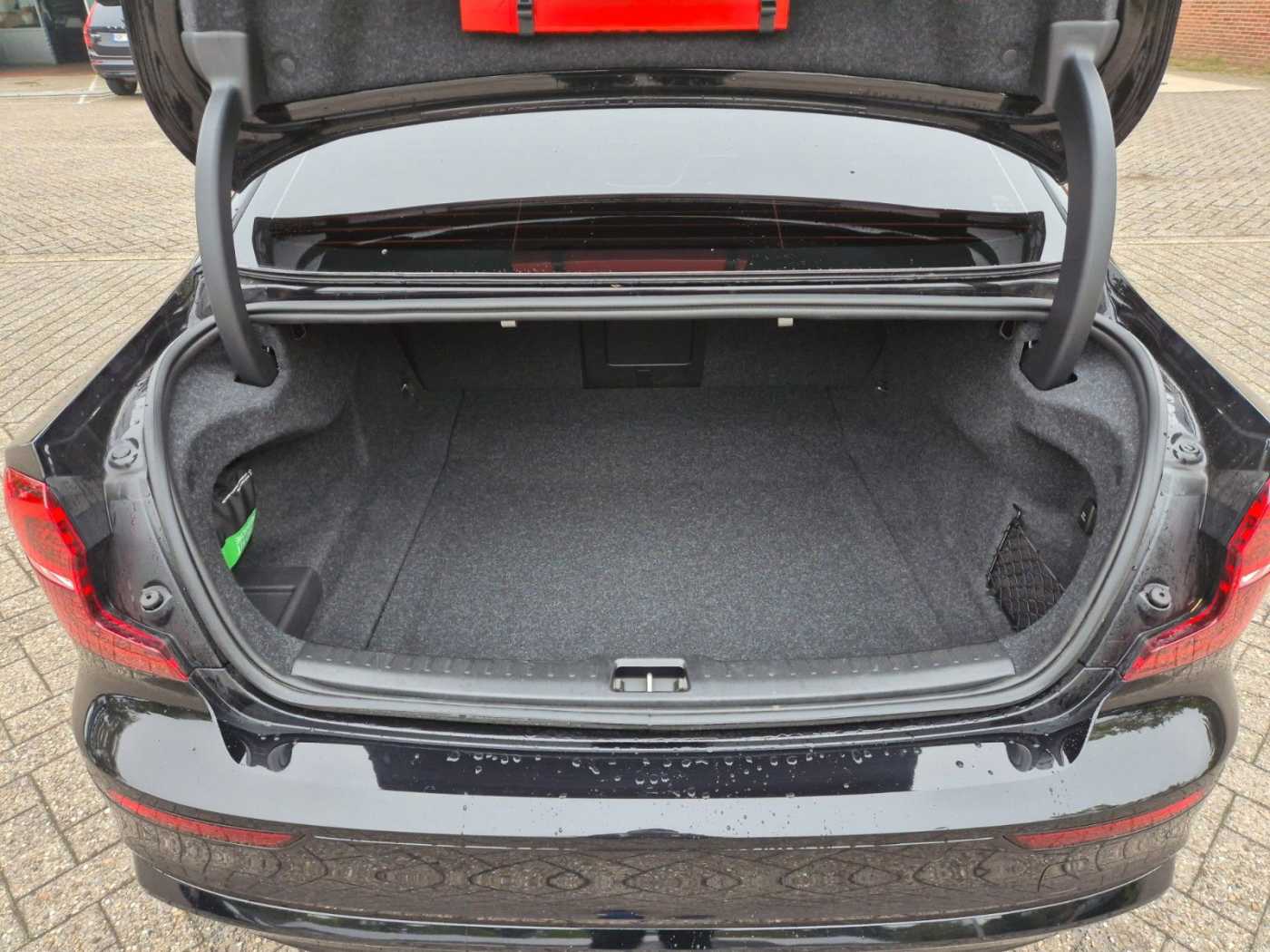 Volvo  Ultimate Dark  B5 AWD 'Vollausstattung'
