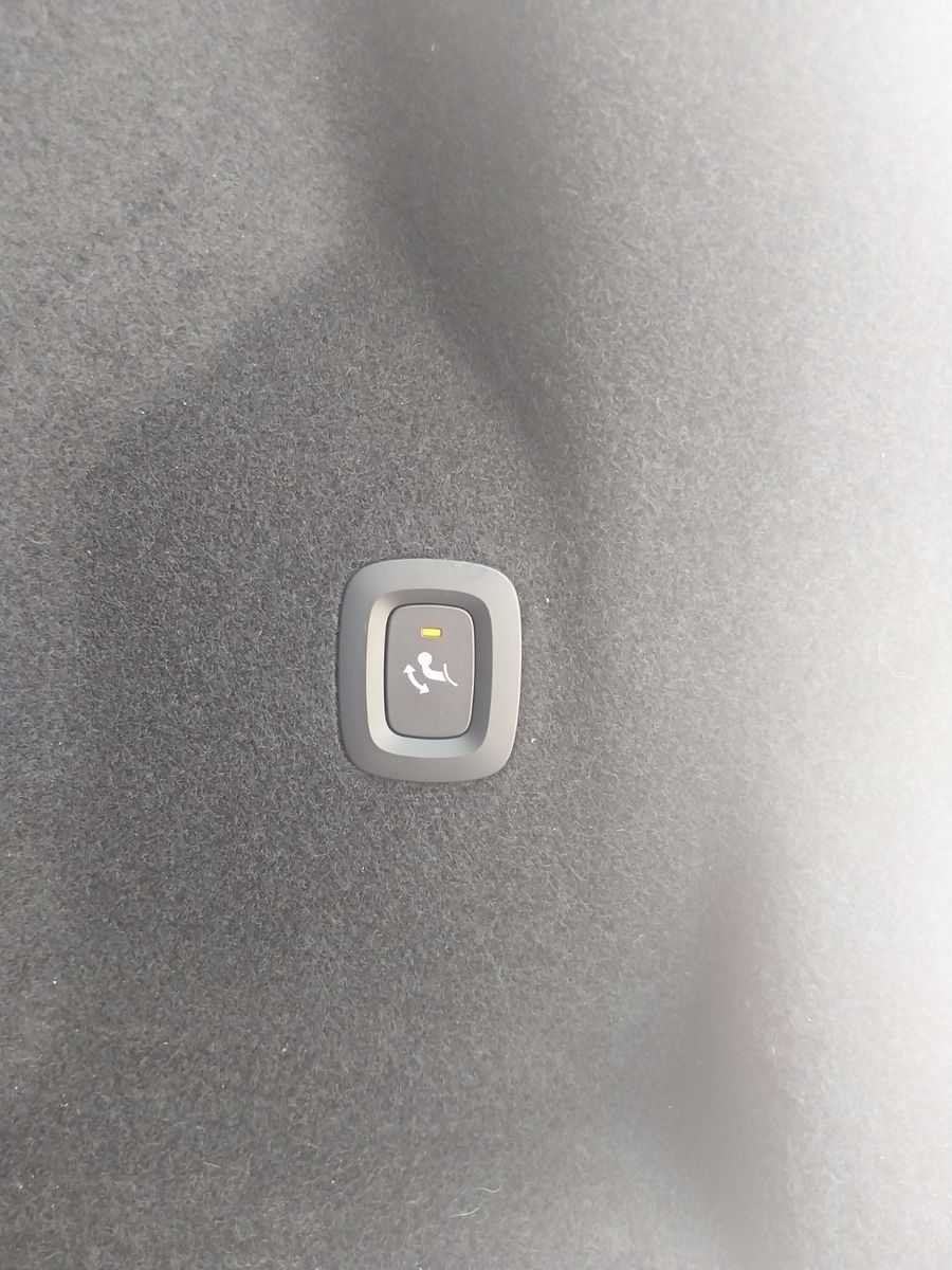 Volvo  B4 Plus Dark 'belüftete Sitze, Panorama'