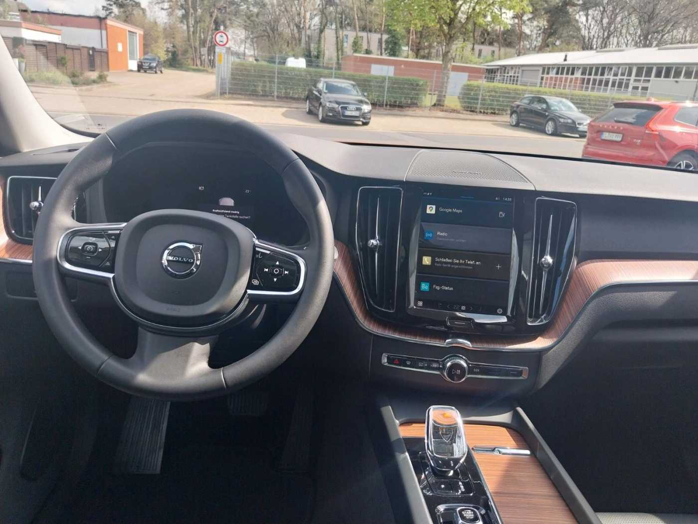 Volvo  B4 Plus Dark 'belüftete Sitze, Panorama'
