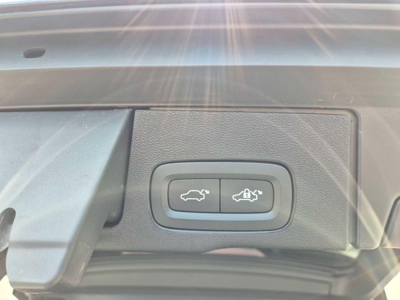 Volvo  Plus Dark AWD