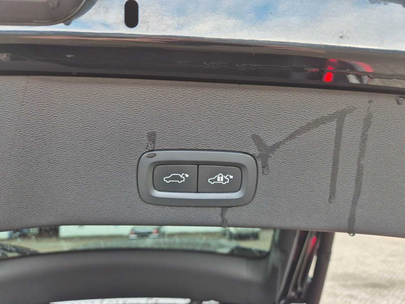 Volvo  Plus Recharge Pure Electric AWD