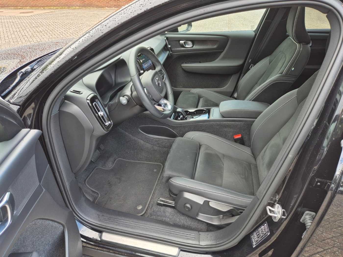 Volvo  Plus Recharge Pure Electric AWD