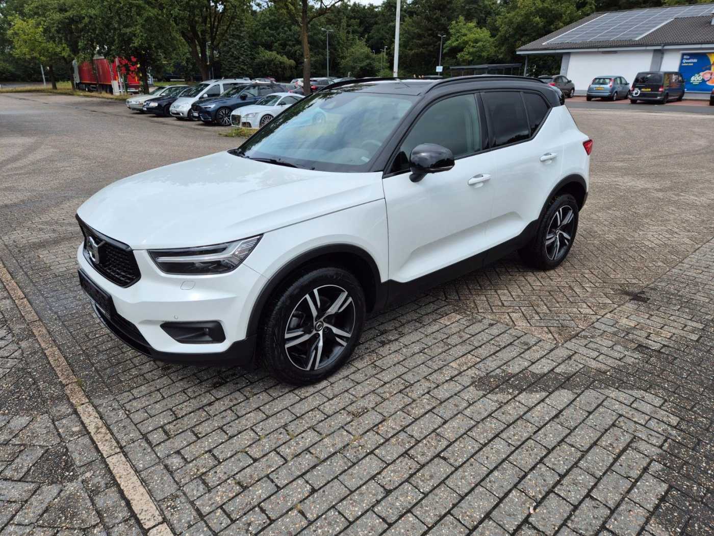Volvo  R-Design  D4 AWD