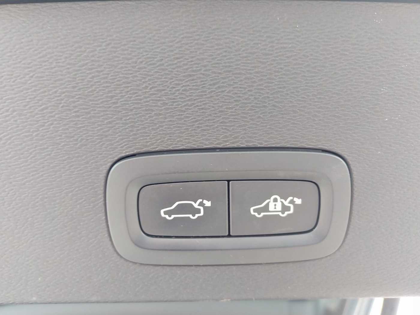 Volvo  Plus Recharge Pure Electric 2WD