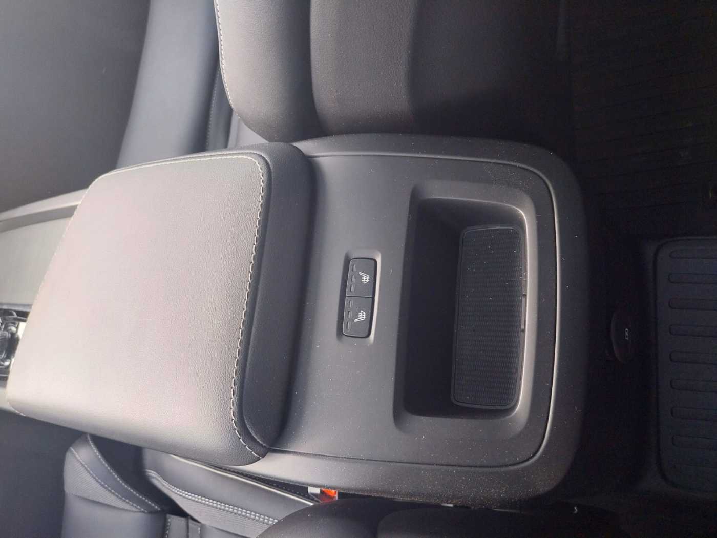 Volvo  T6 Plus Black Edition Recharge