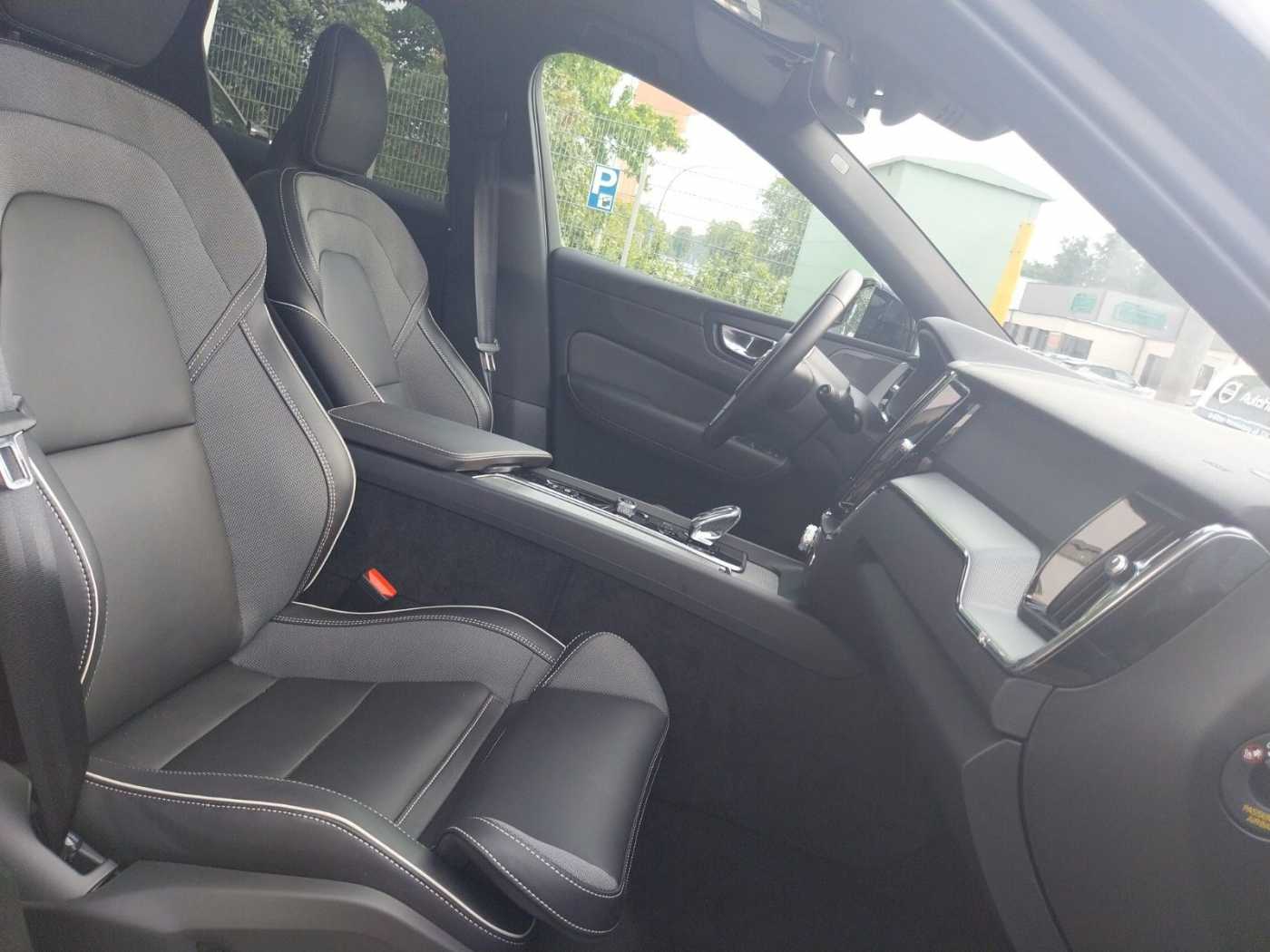 Volvo  T6 Plus Black Edition Recharge