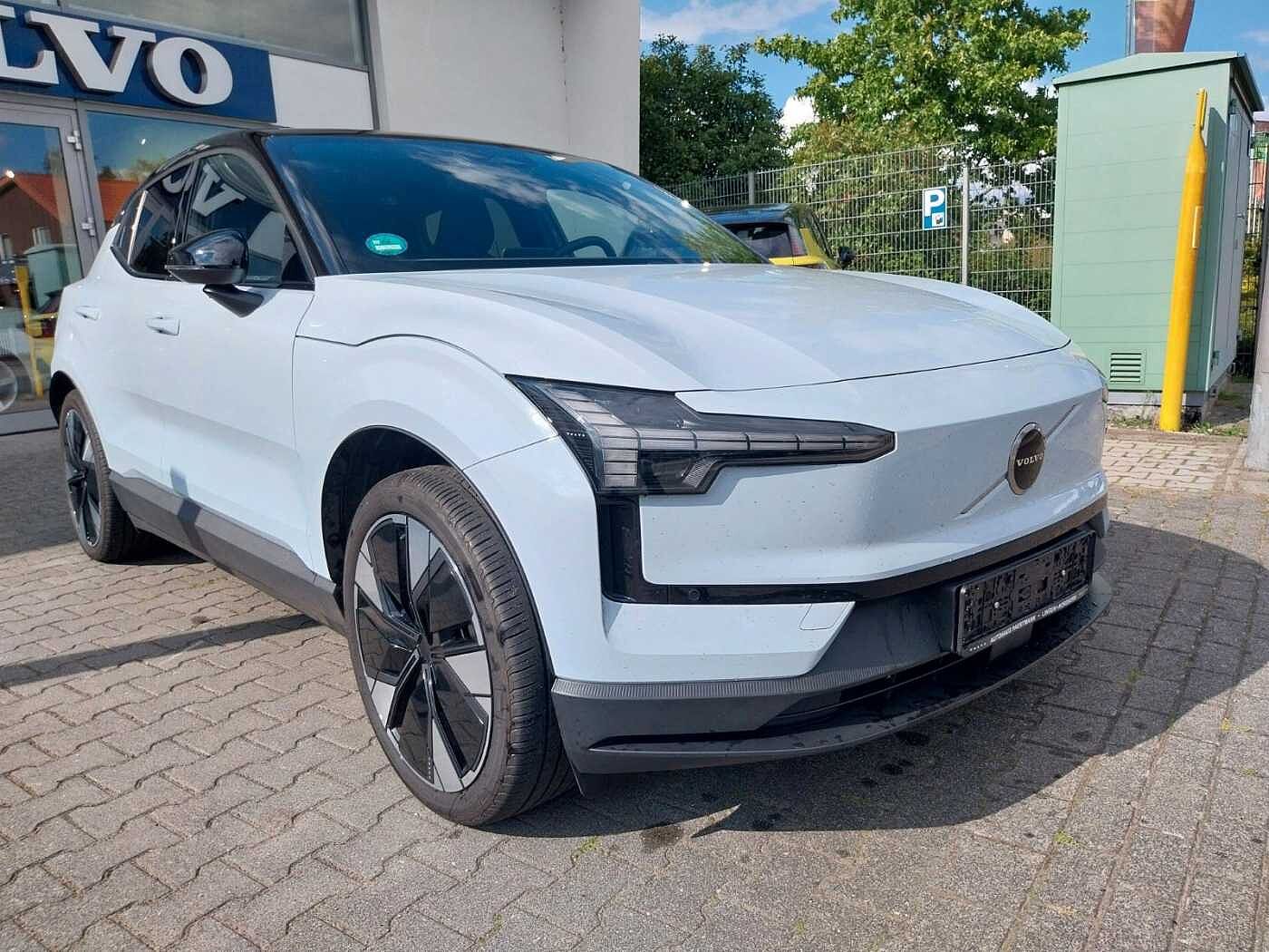 Volvo  Plus 2WD Pure Electric