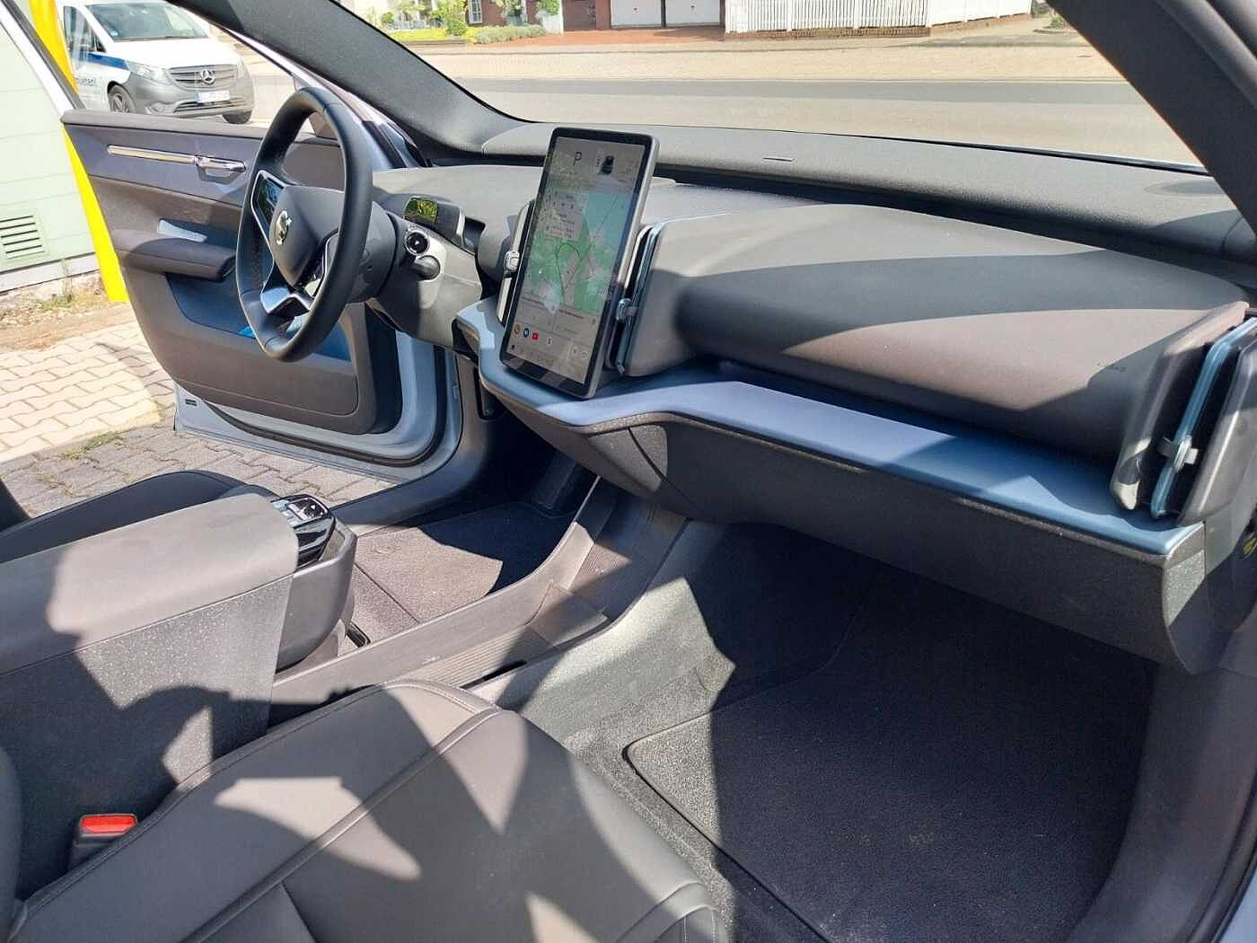 Volvo  Plus 2WD Pure Electric