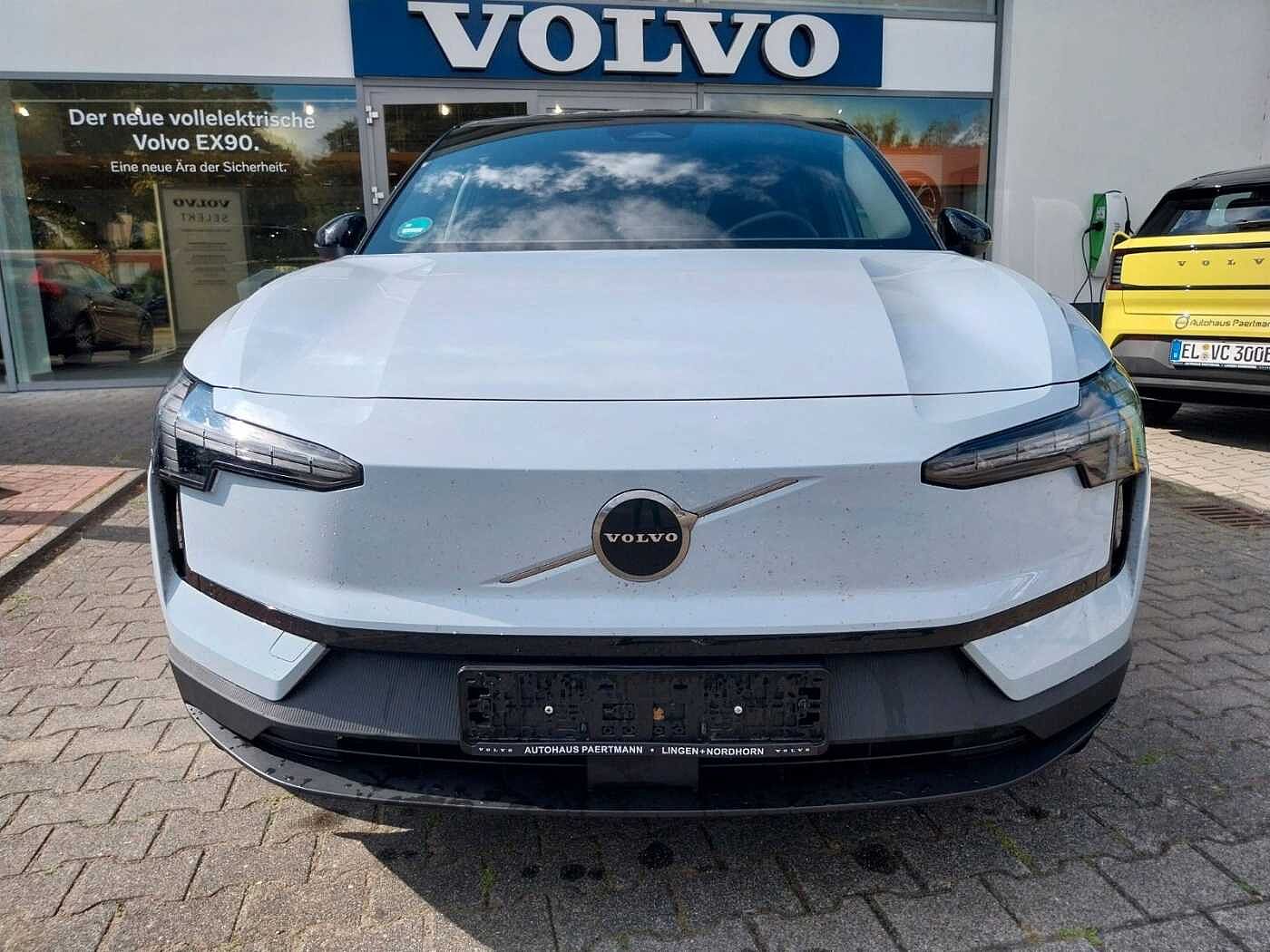 Volvo  Plus 2WD Pure Electric