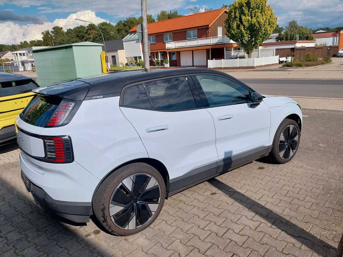 Volvo  Plus 2WD Pure Electric