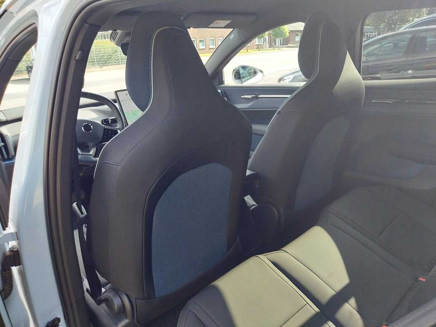 Volvo  Plus 2WD Pure Electric