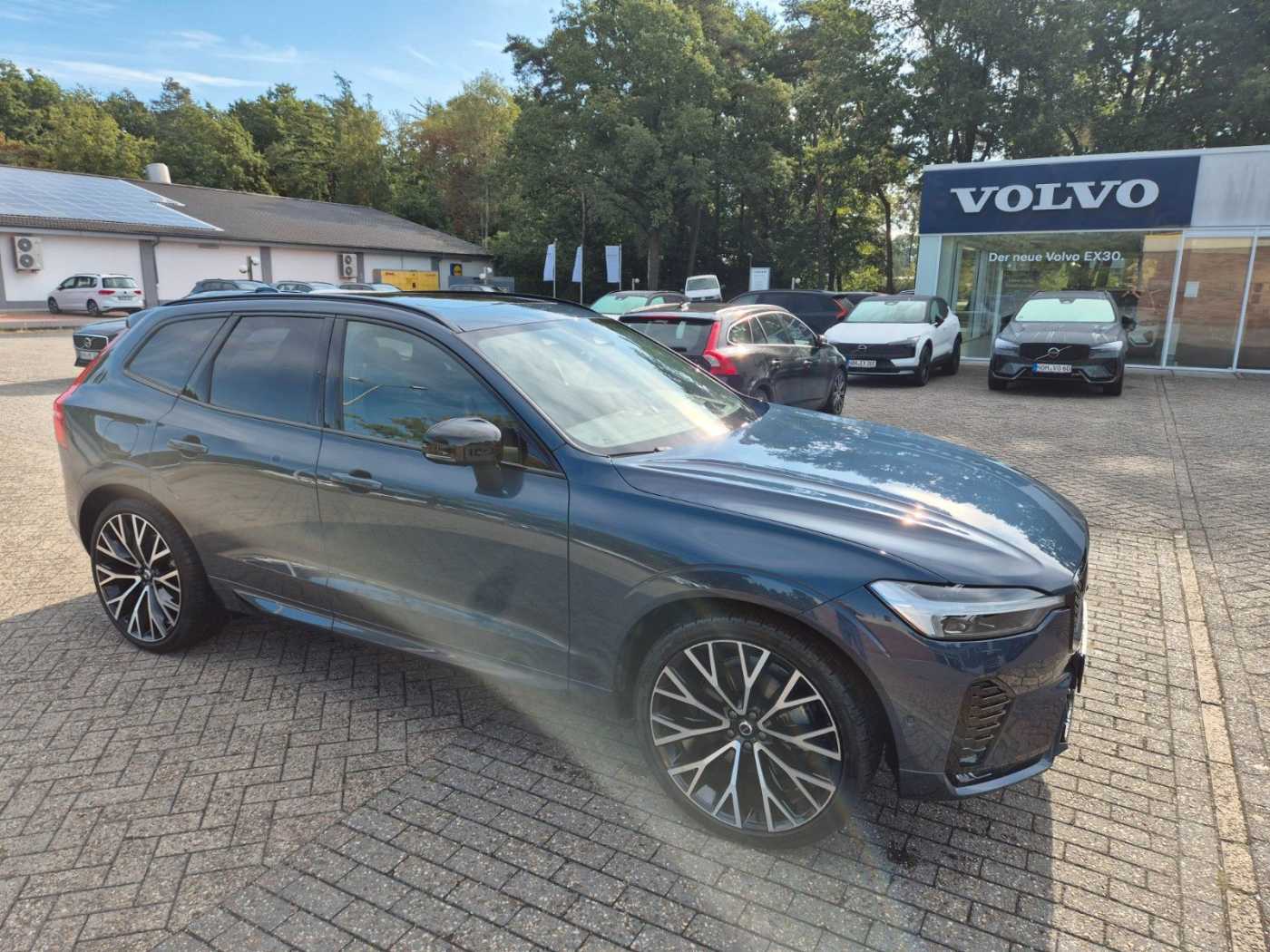 Volvo  Ultra Dark AWD B5/Massage/B&W/Akustik