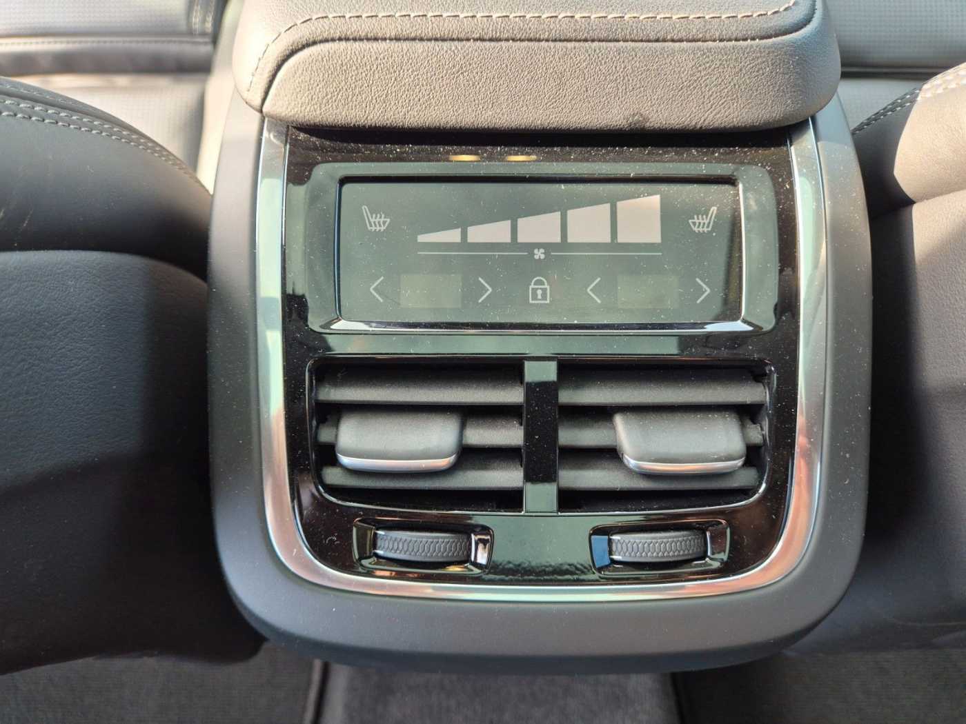 Volvo  Ultra Dark AWD B5/Massage/B&W/Akustik