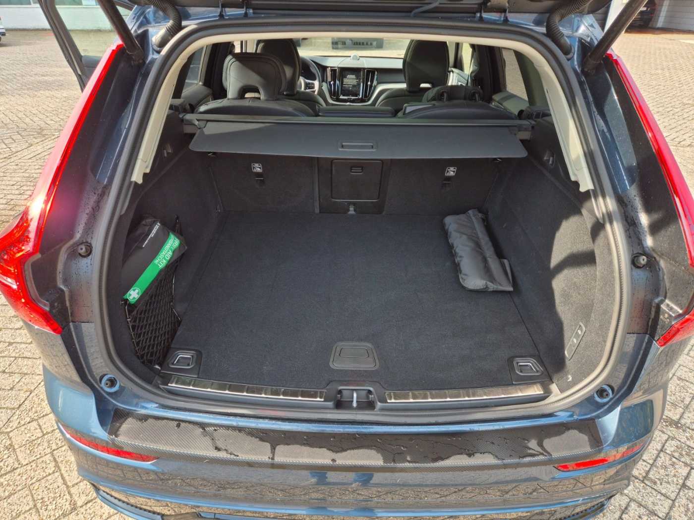 Volvo  Ultra Dark AWD B5/Massage/B&W/Akustik