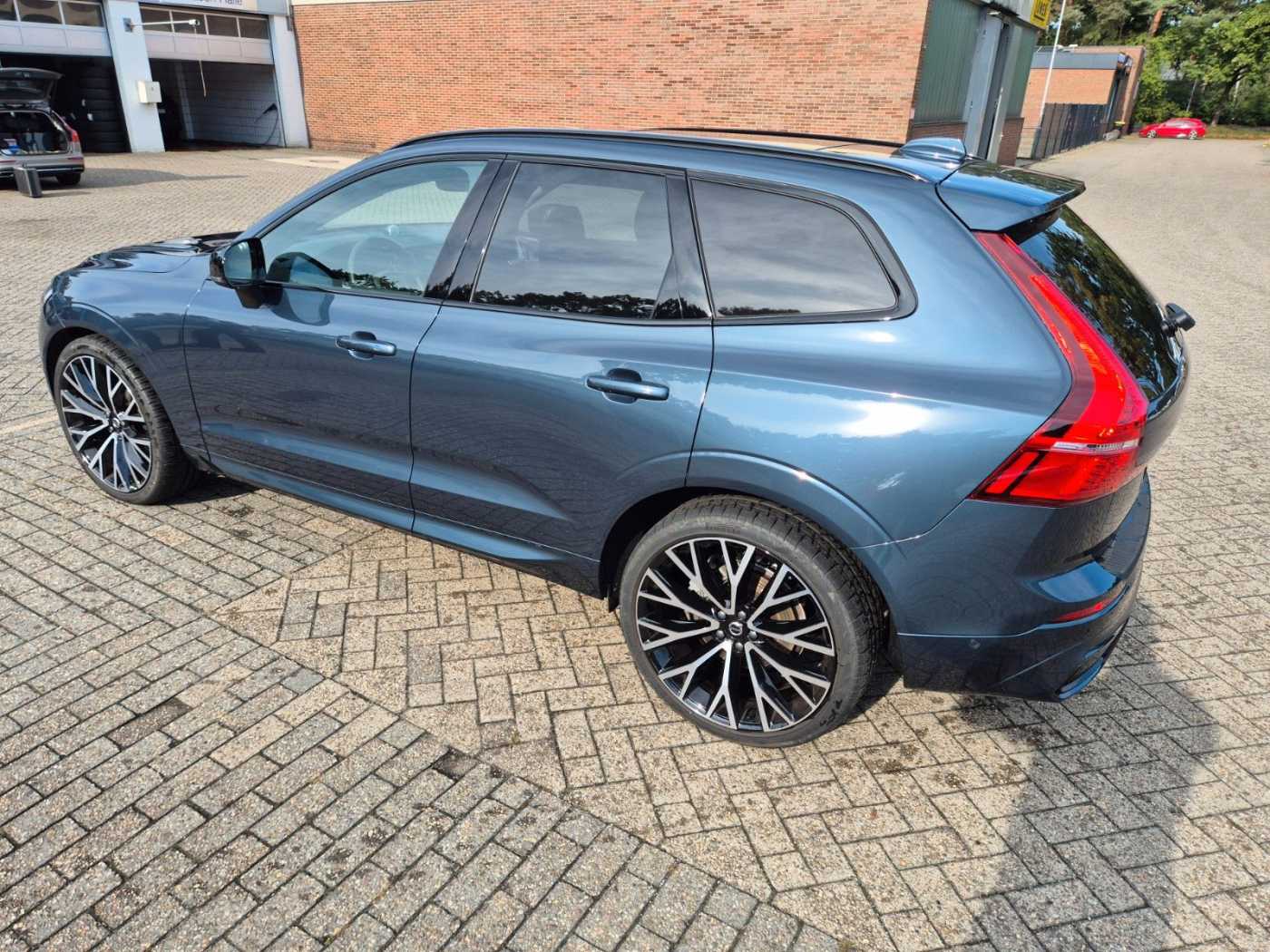Volvo  Ultra Dark AWD B5/Massage/B&W/Akustik