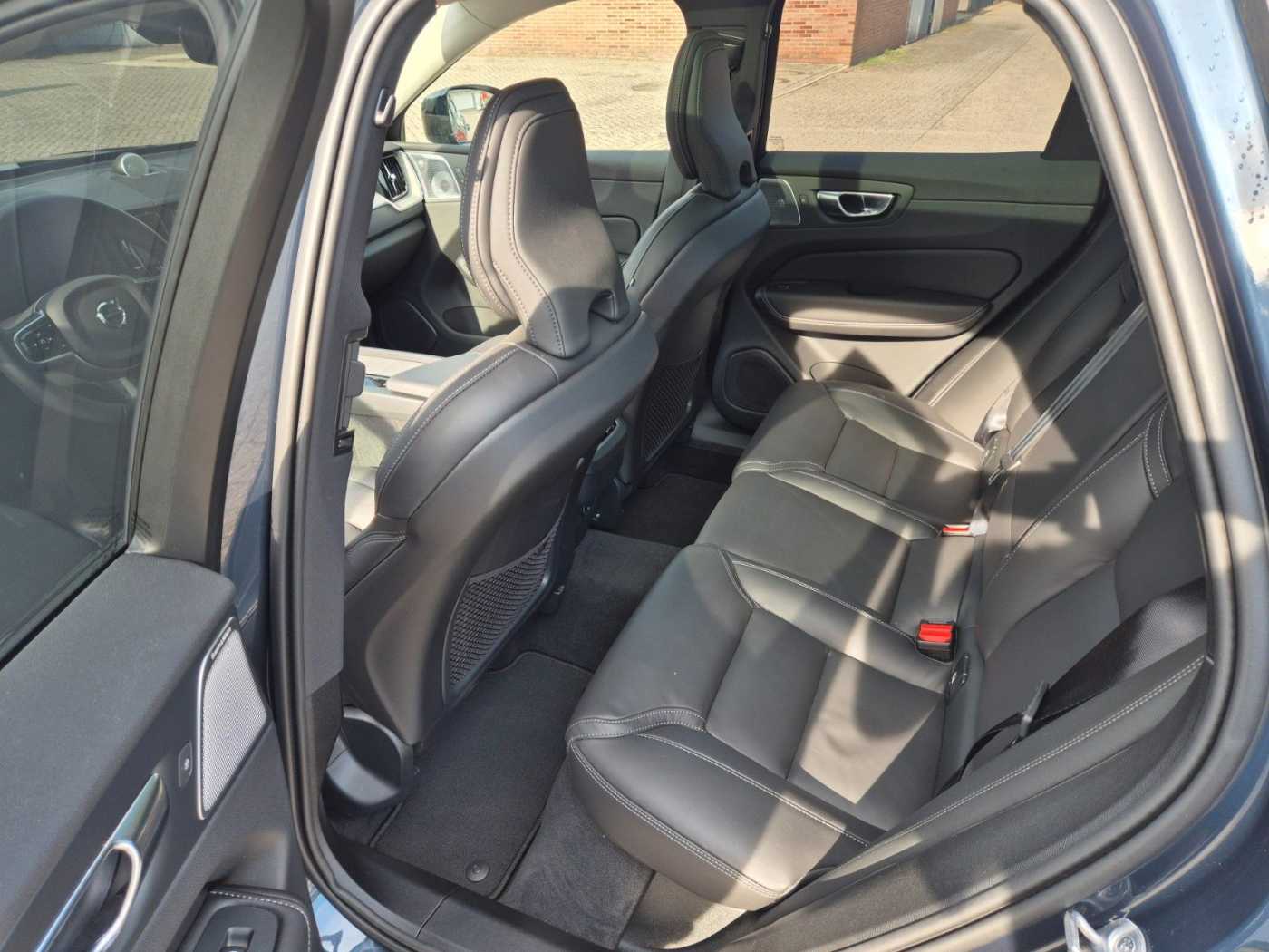Volvo  Ultra Dark AWD B5/Massage/B&W/Akustik