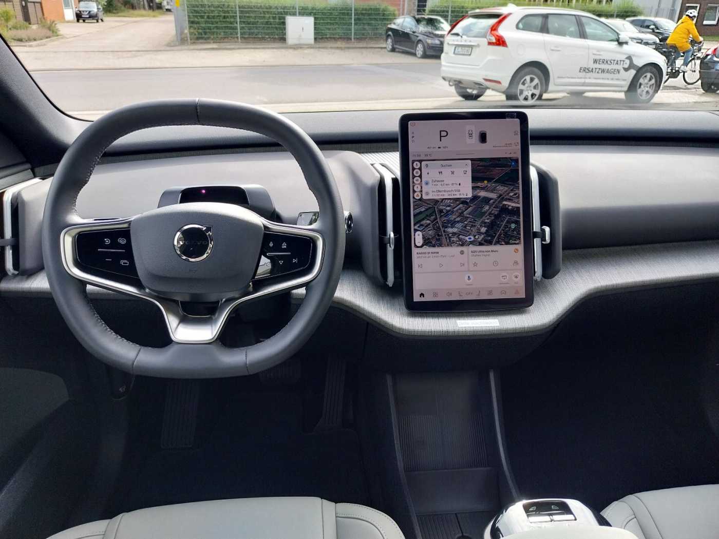 Volvo  Plus 2WD Pure Electric