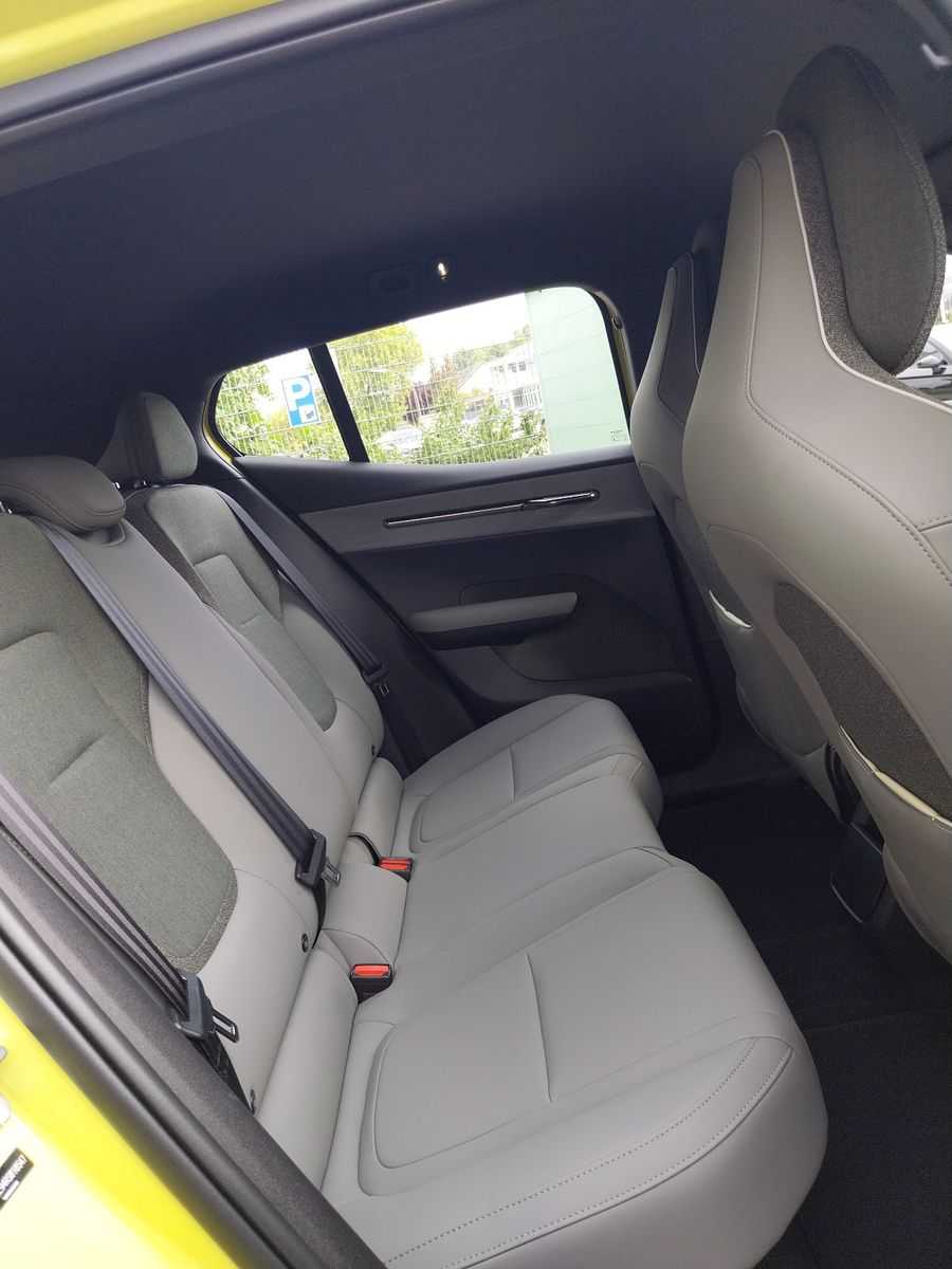 Volvo  Plus 2WD Pure Electric