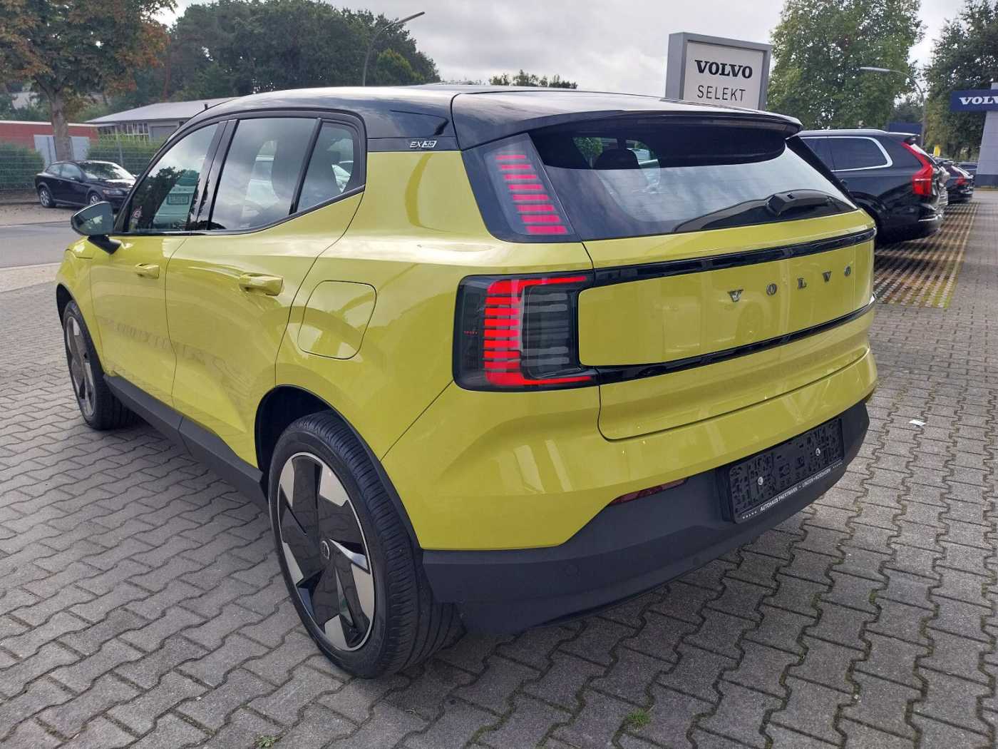 Volvo  Plus 2WD Pure Electric