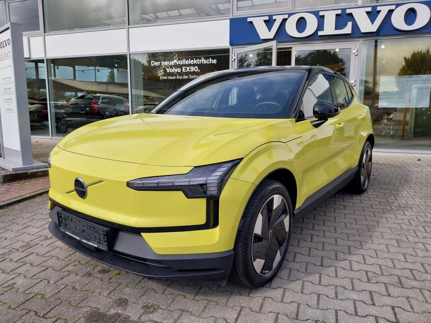 Volvo  Plus 2WD Pure Electric