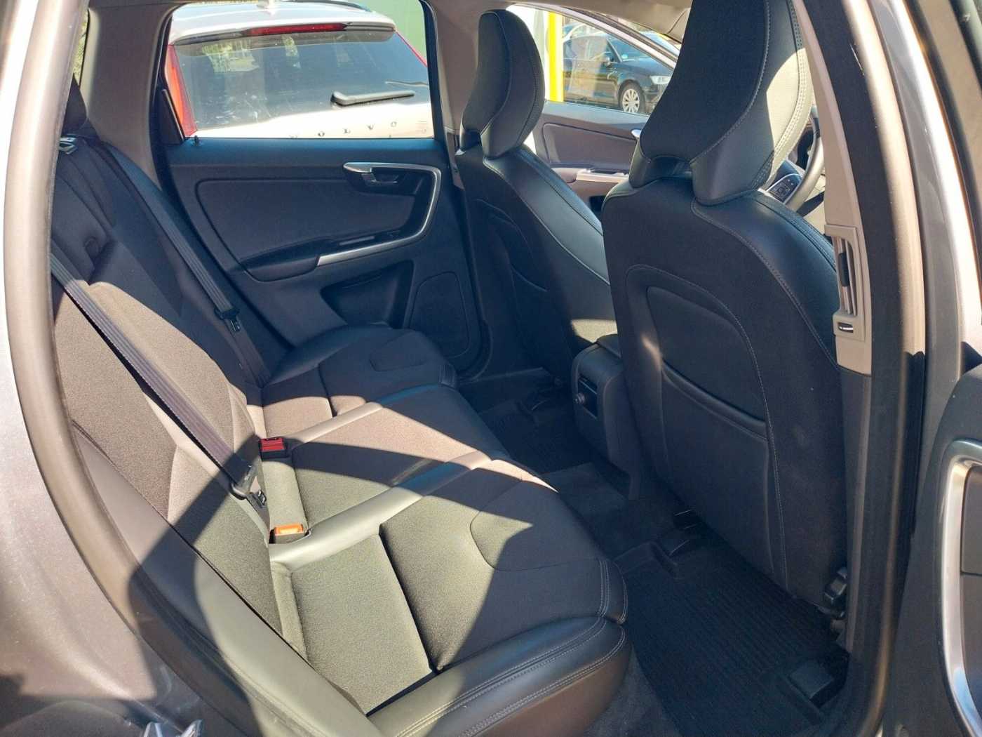 Volvo  D4 Momentum 2WD