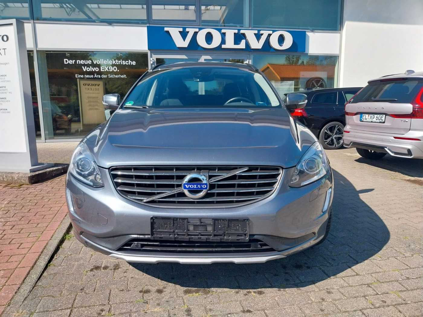 Volvo  D4 Momentum 2WD