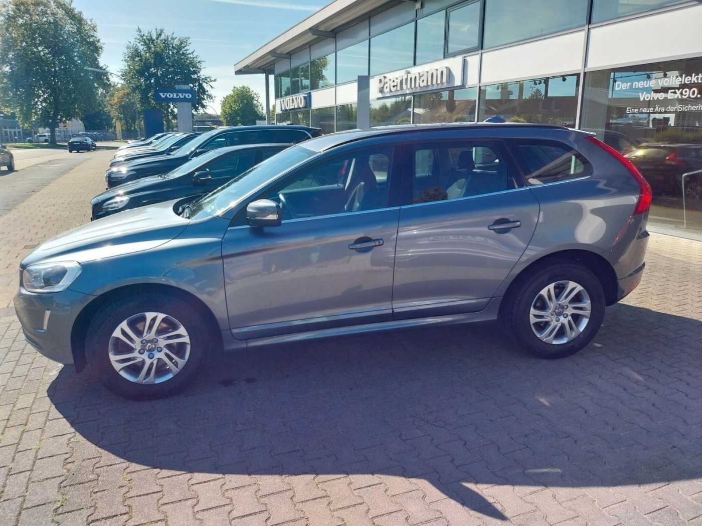 Volvo  D4 Momentum 2WD