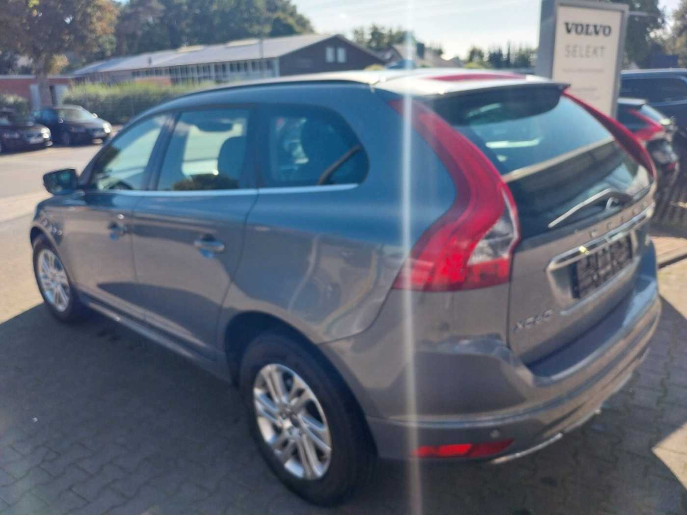 Volvo  D4 Momentum 2WD
