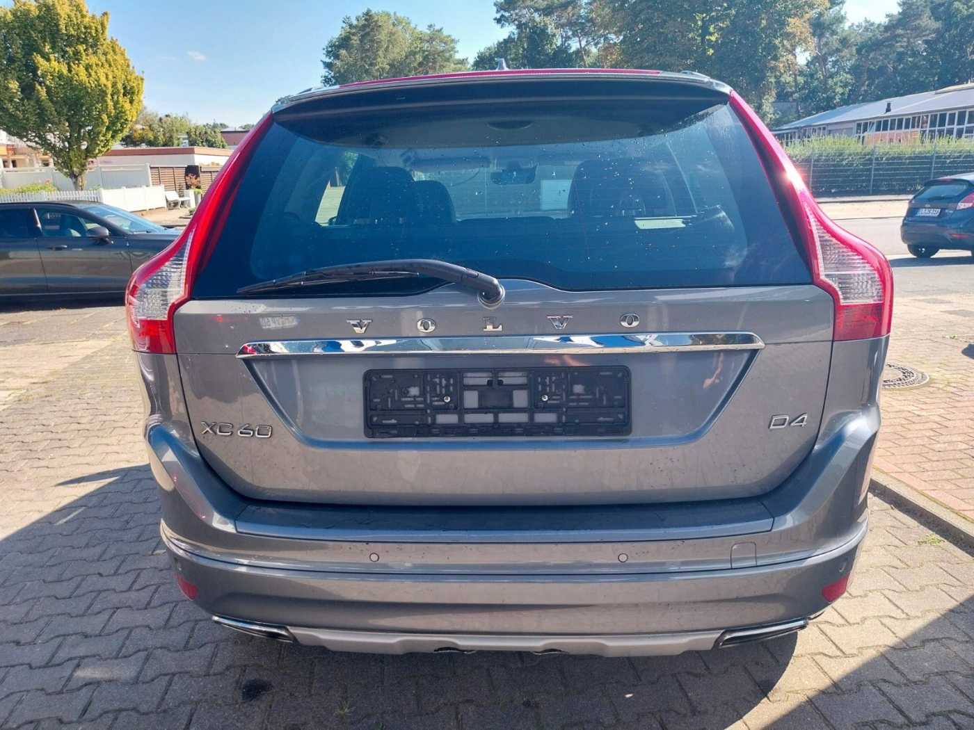 Volvo  D4 Momentum 2WD