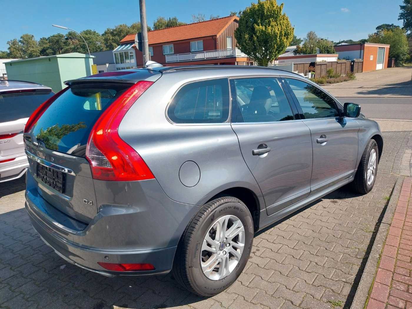 Volvo  D4 Momentum 2WD