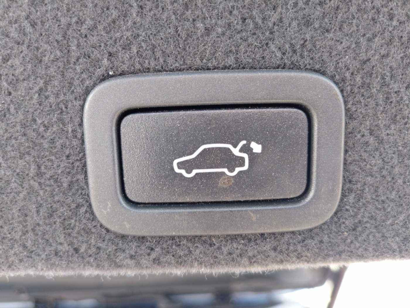 Volvo  D4 Momentum 2WD
