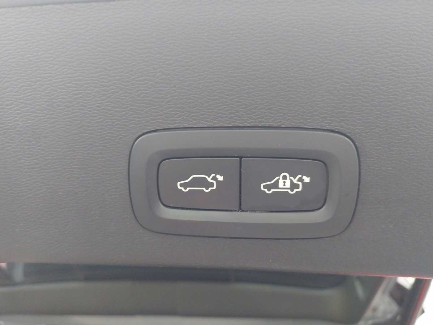 Volvo  Plus Recharge Pure Electric AWD