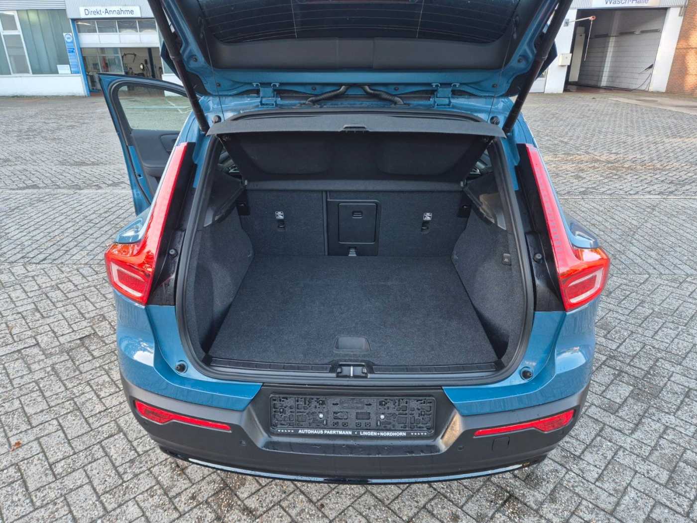 Volvo  Plus Dark Recharge Plug-In Hybrid 2WD