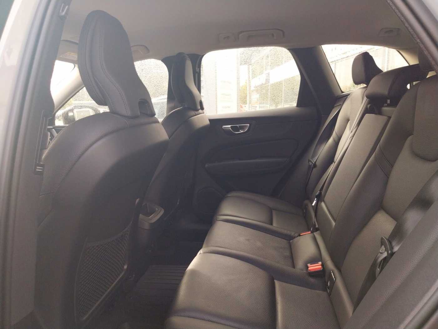 Volvo  B4 Plus Dark 2WD