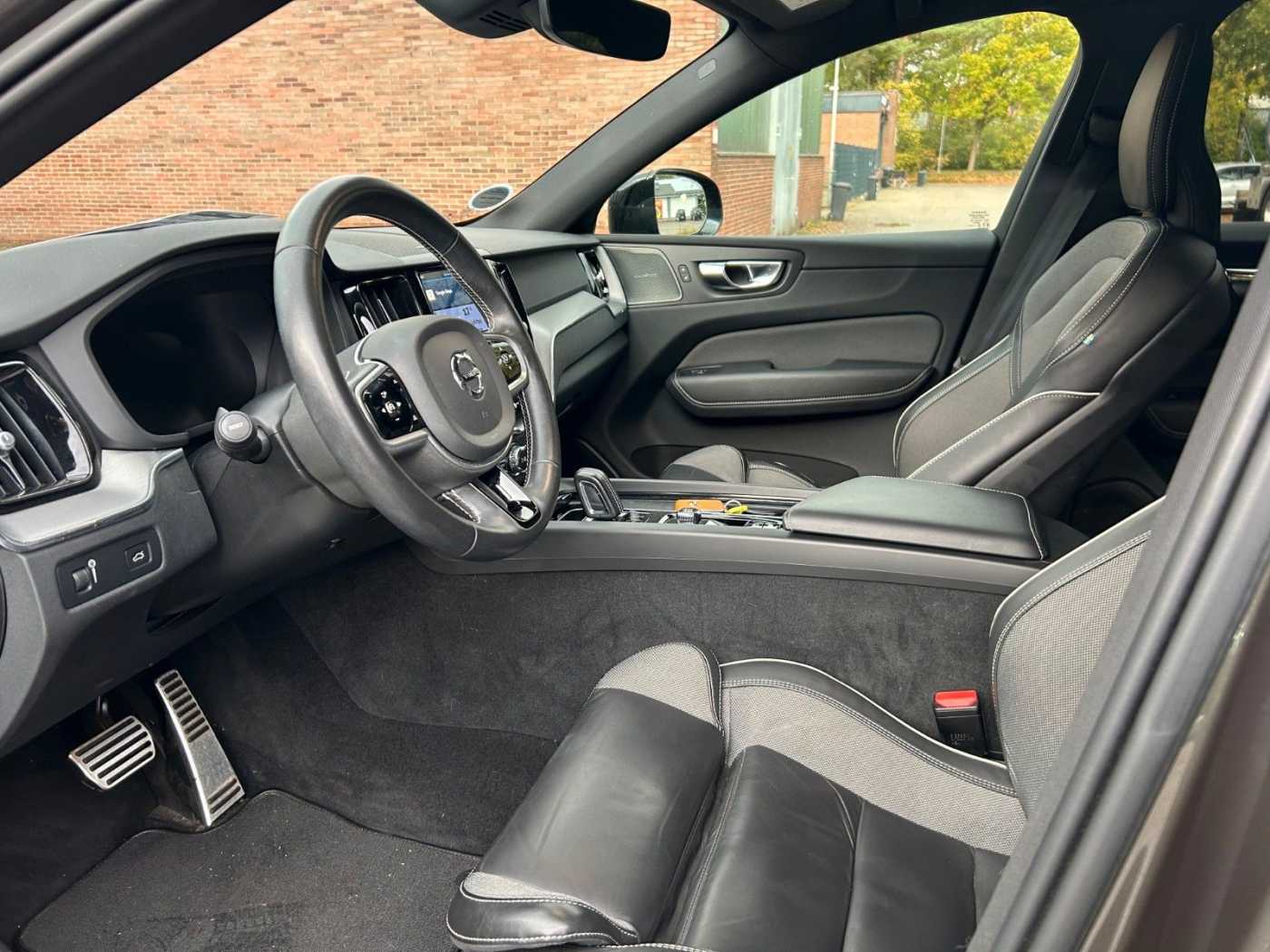 Volvo  R-Design AWD B5