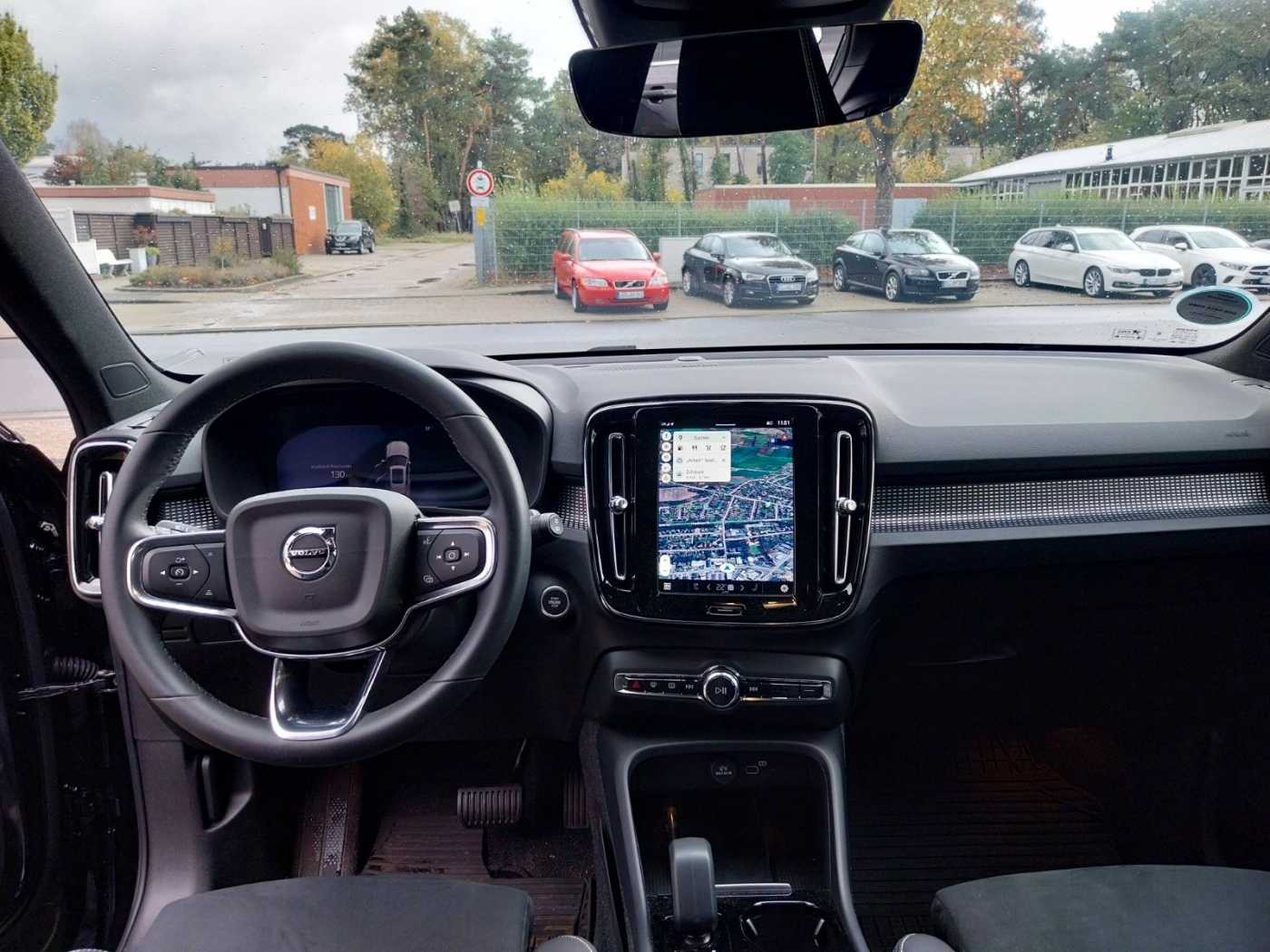 Volvo  B4 Ultra Black Edition 2WD