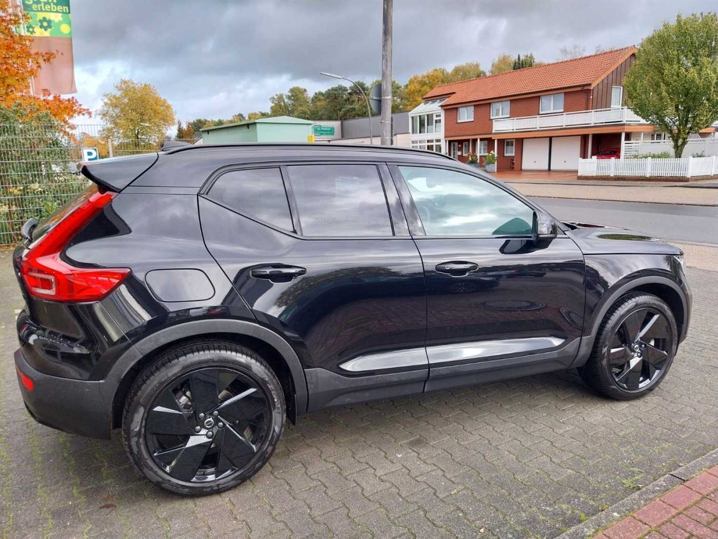 Volvo  B4 Ultra Black Edition 2WD