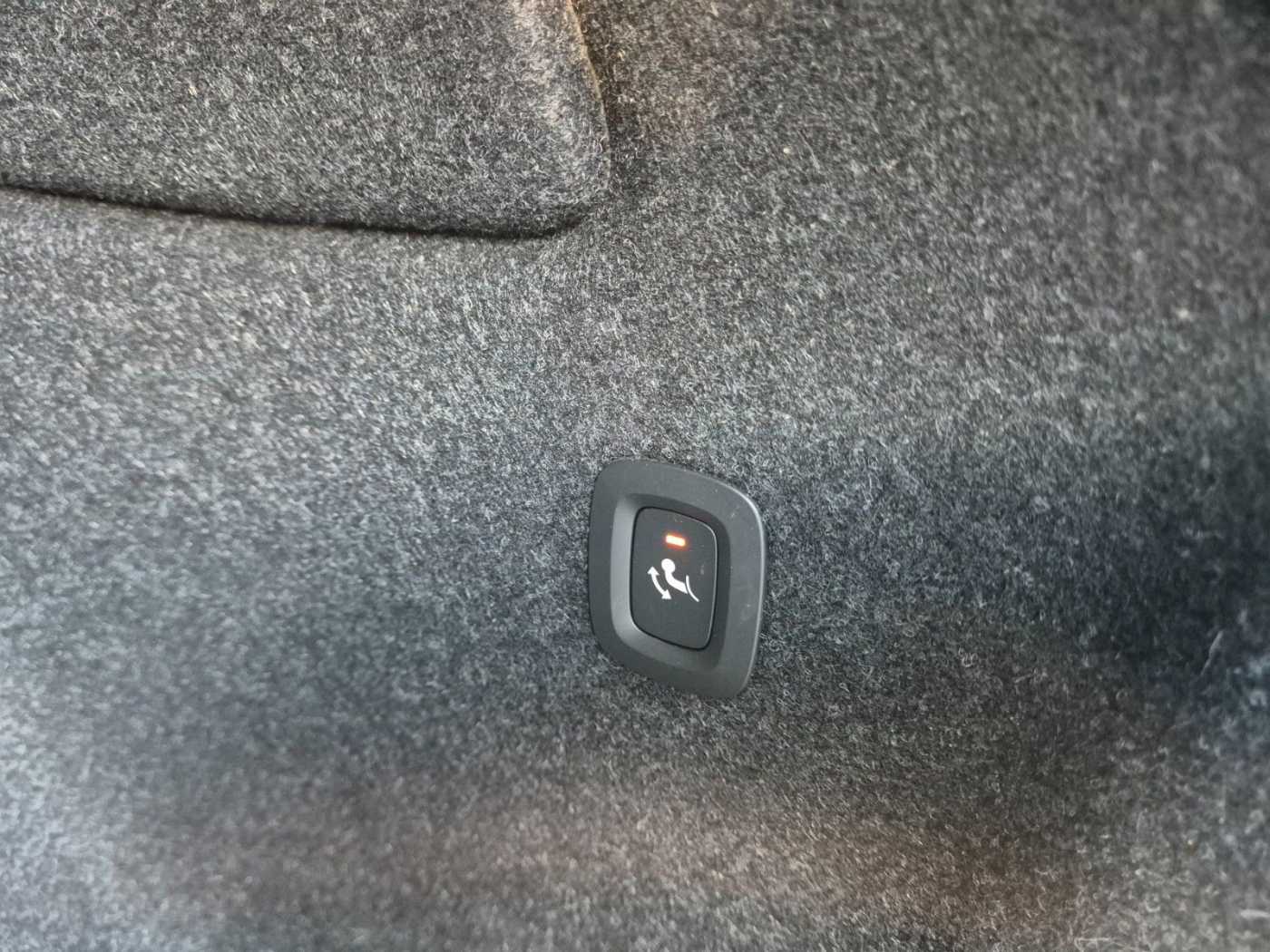 Volvo  Plus Dark Recharge Plug-In Hybrid 2WD