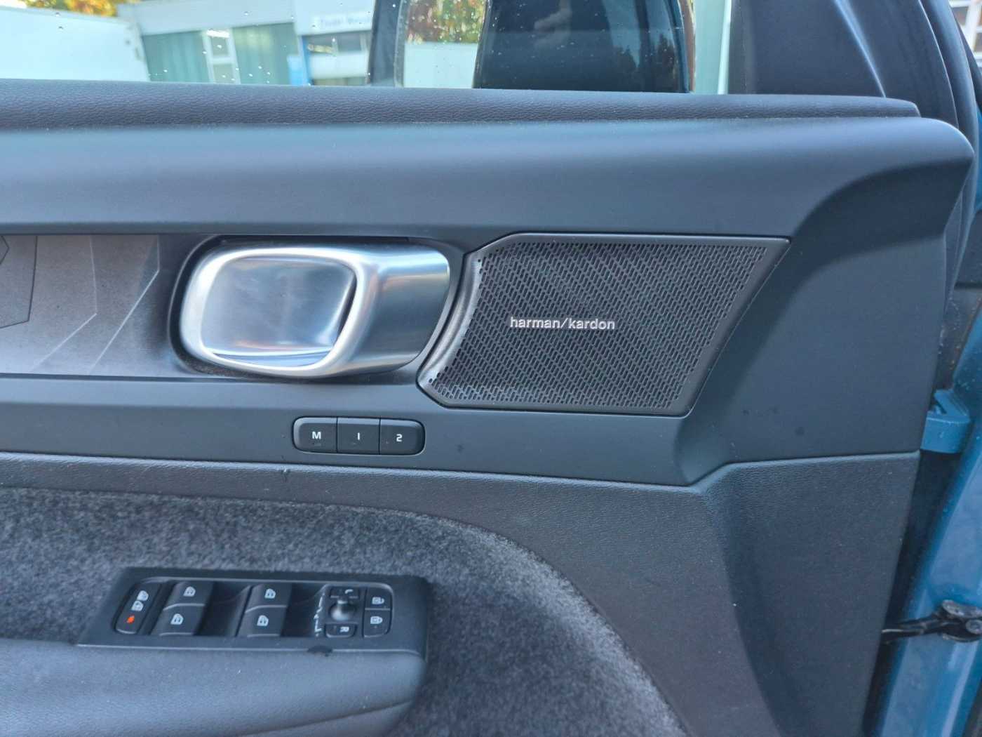 Volvo  Plus Dark Recharge Plug-In Hybrid 2WD