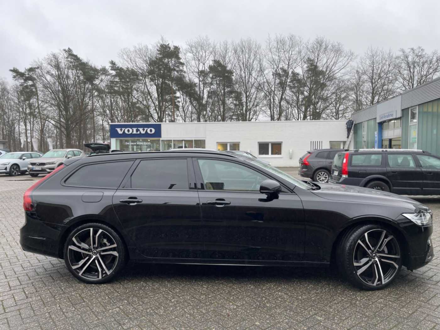 Volvo  B4 Diesel  Ultimate Dark, Panoramad. , Massag