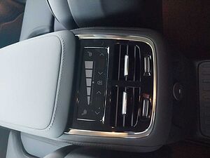 Volvo  Plus Bright Recharge Plug-In Hybrid AWD