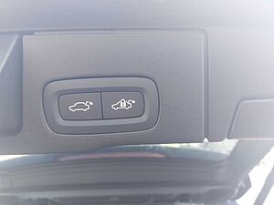 Volvo  Plus Dark 2WD