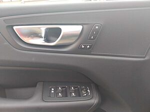 Volvo  B4 Plus Dark 2WD, AHK, ACC