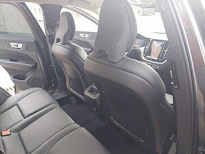 Volvo  B4 Plus Dark 2WD, AHK, ACC