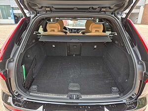 Volvo  Plus Dark AWD