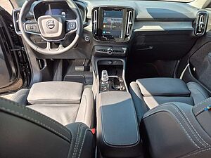 Volvo  Plus Dark 2WD B3