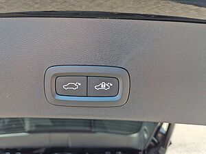 Volvo  Plus Dark 2WD B3